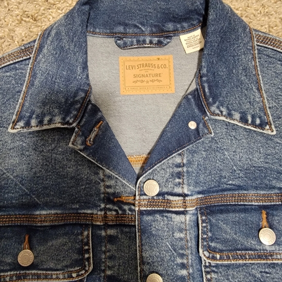 Levi Strauss relaxed trucker Denim cropped jacket - Picture 2 of 7